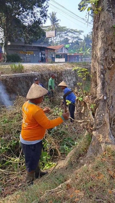 Bersih-Bersih Desa Bocor Menyambut HUT ke-81 Republik Indonesia